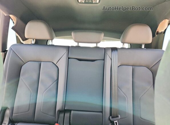 WA1DECF35R1117113 2024 AUDI Q3 White Vista de los asientos traseros