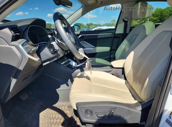 WA1DECF35R1137538 2024 AUDI Q3 White წინა სალონის ხედი