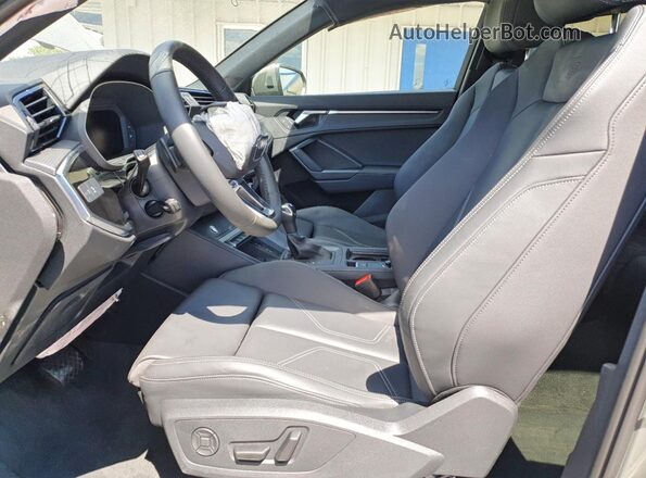 WA1DECF35S1098570 2025 AUDI Q3 Gray Widok wnętrza z przodu