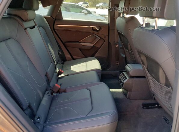 WA1DECF35S1098570 2025 AUDI Q3 Gray Widok wnętrza z tyłu