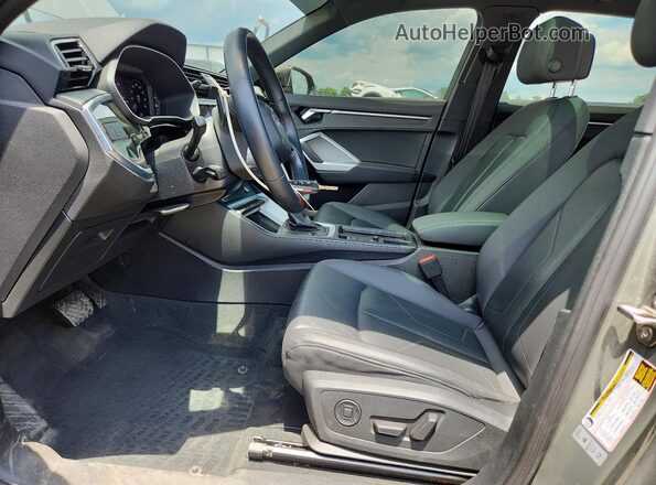 WA1DECF37M1020469 2021 AUDI Q3 Gray Вид салону спереду