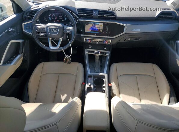 WA1DECF37P1135755 2023 AUDI Q3 White Вид панелі приладів