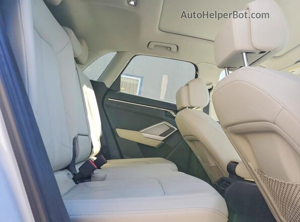 WA1DECF37P1135755 2023 AUDI Q3 White Вид задньої частини салону