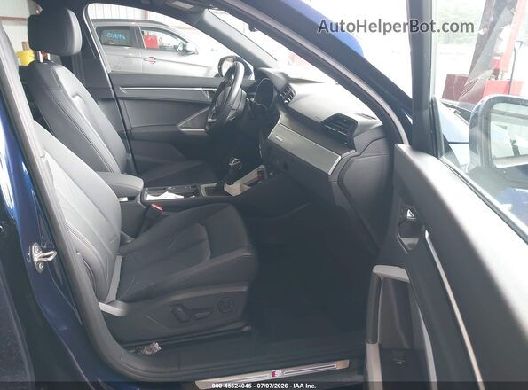 WA1DECF38M1056123 2021 AUDI Q3 Blue Vista interior delantera
