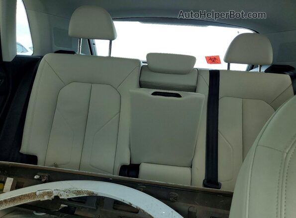 WA1DECF38N1094341 2022 AUDI Q3 White Widok tylnych siedzeń