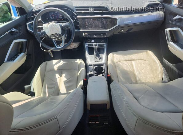 WA1DECF39M1137955 2021 AUDI Q3 White Widok deski rozdzielczej