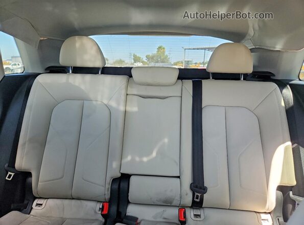 WA1DECF39M1137955 2021 AUDI Q3 White Widok tylnych siedzeń