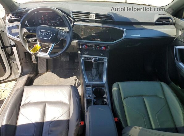 WA1DECF39P1132694 2023 AUDI Q3 White Widok deski rozdzielczej