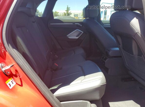 WA1DECF39R1057823 2024 AUDI Q3 Красный Вид задней части салона