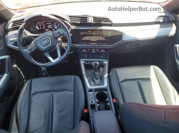 WA1DECF39R1057823 2024 AUDI Q3 Красный Вид панели приборов