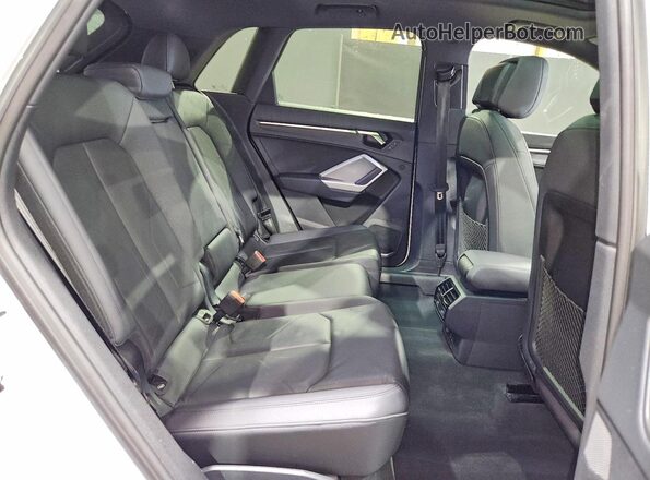 WA1DECF3XS1011732 2025 AUDI Q3 White Вид задньої частини салону