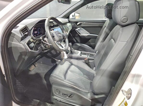 WA1DECF3XS1011732 2025 AUDI Q3 White Вид салону спереду