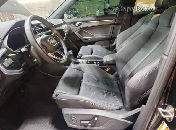 WA1DECF3XS1016784 2025 AUDI Q3 Черный Вид салона спереди