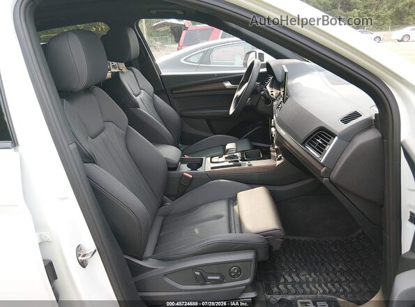 WA1E2AFY1S2020908 2025 AUDI Q5 White Вид салону спереду