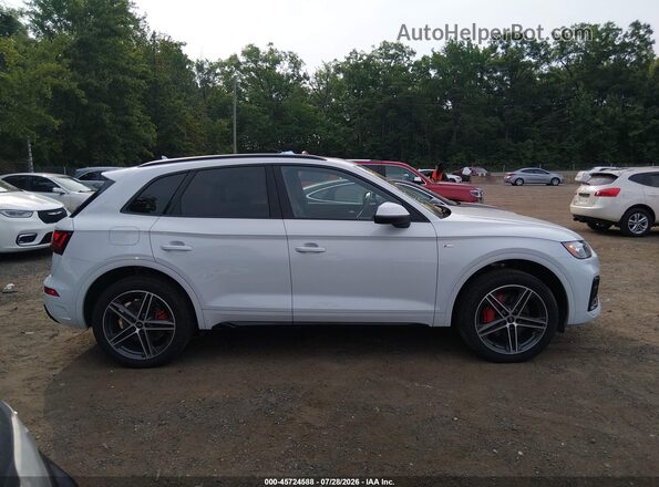 WA1E2AFY1S2020908 2025 AUDI Q5 White Вид задньої частини салону