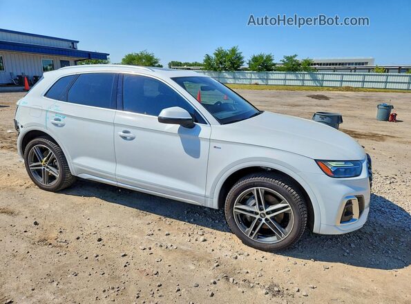 WA1E2AFY3M2130698 2021 AUDI Q5 White Front right