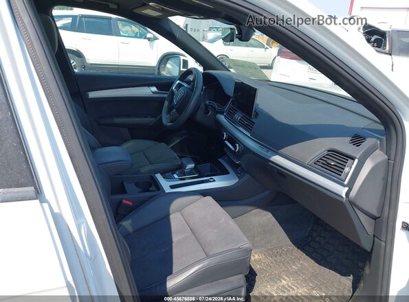 WA1E2AFY3R2033542 2024 AUDI Q5 White Front interior view