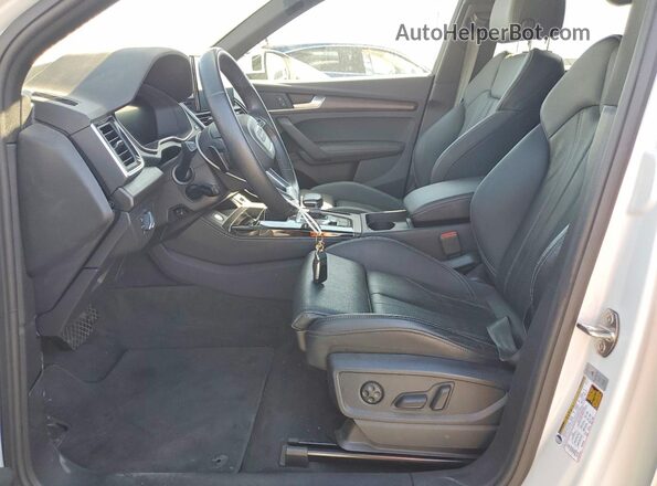 WA1E2AFY5S2034696 2025 AUDI Q5 White Вид салону спереду