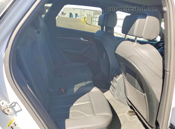 WA1E2AFY5S2034696 2025 AUDI Q5 White Вид задньої частини салону