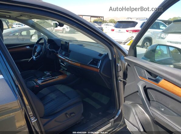 WA1E2AFY7M2069310 2021 AUDI Q5 Gray Вид салону спереду
