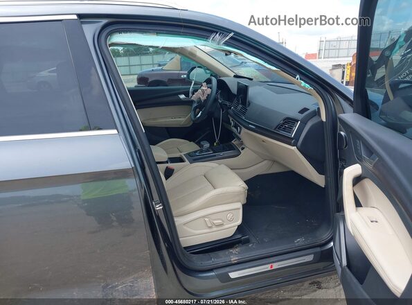 WA1E2BFY9M2108372 2021 AUDI Q5 Gray Vista interior delantera