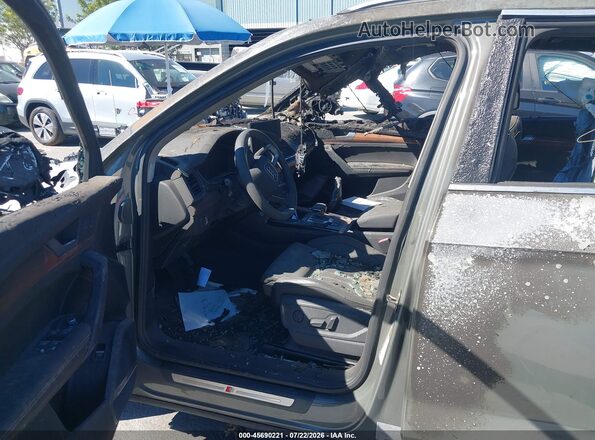 WA1EAAFY0P2071469 2023 AUDI Q5 Gray Front interior view