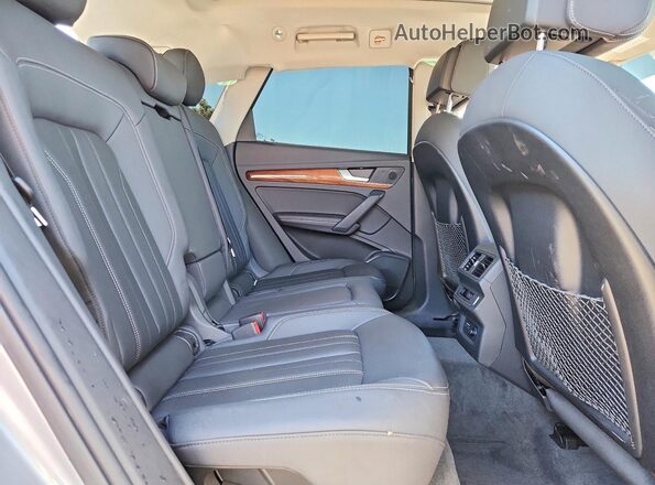WA1EAAFY1N2072191 2022 AUDI Q5 Silver Rear interior view