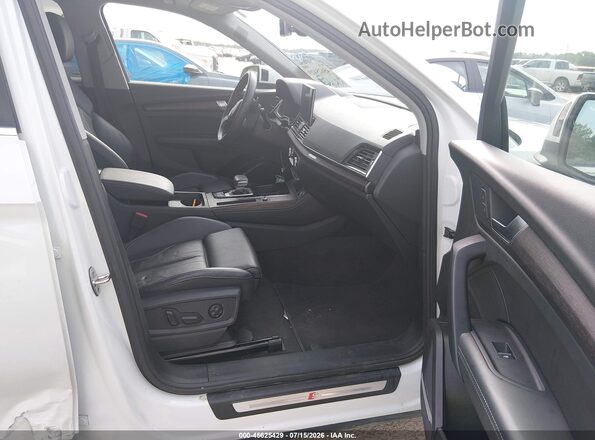 WA1EAAFY2R2067572 2024 AUDI Q5 White Вид салону спереду