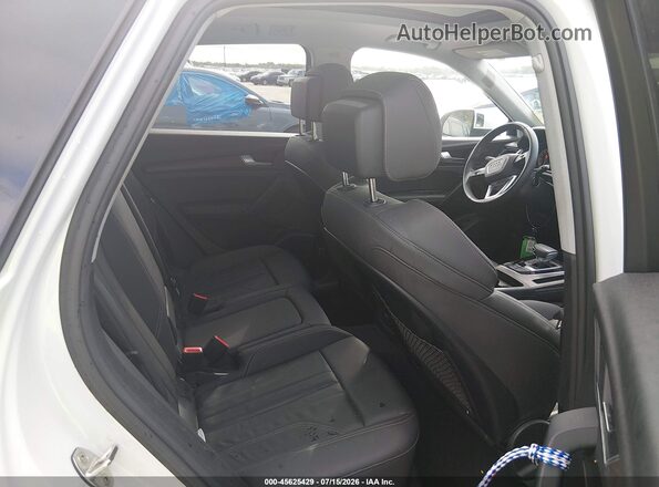 WA1EAAFY2R2067572 2024 AUDI Q5 White Вид наклейки з VIN-кодом