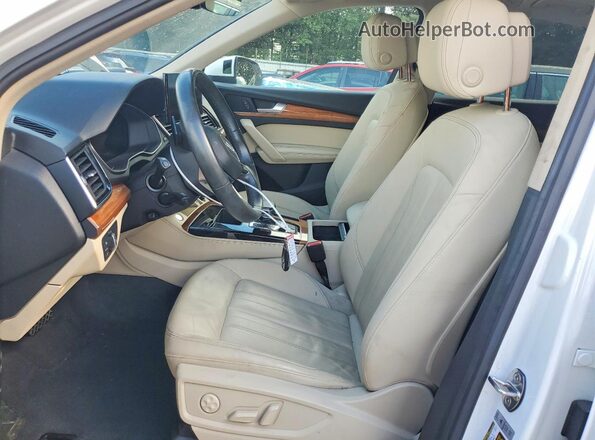 WA1EAAFY3N2111816 2022 AUDI Q5 White Front interior view