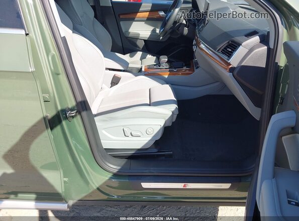 WA1EAAFY3P2090890 2023 AUDI Q5 Green Front interior view