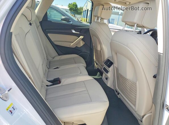 WA1EAAFY3R2064082 2024 AUDI Q5 Белый Вид задней части салона