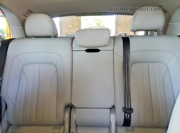 WA1EAAFYXP2104106 2023 AUDI Q5 Silver Вид задніх сидінь