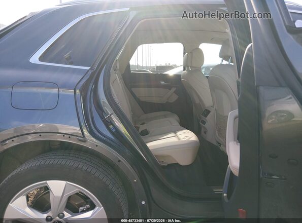 WA1EAAFYXP2138000 2023 AUDI Q5 White Vista de la etiqueta del VIN