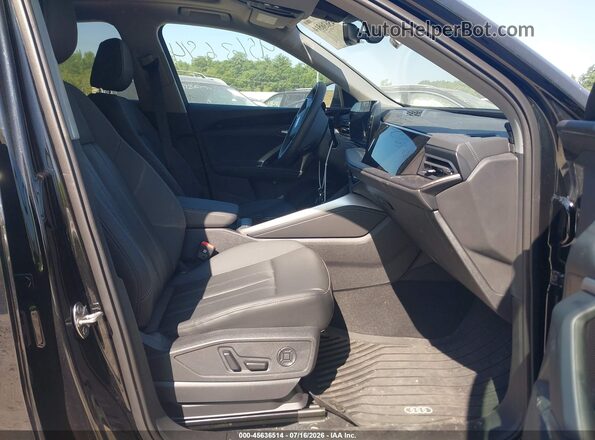 WA1EAAGU2S2041796 2025 AUDI ALL Black Front interior view