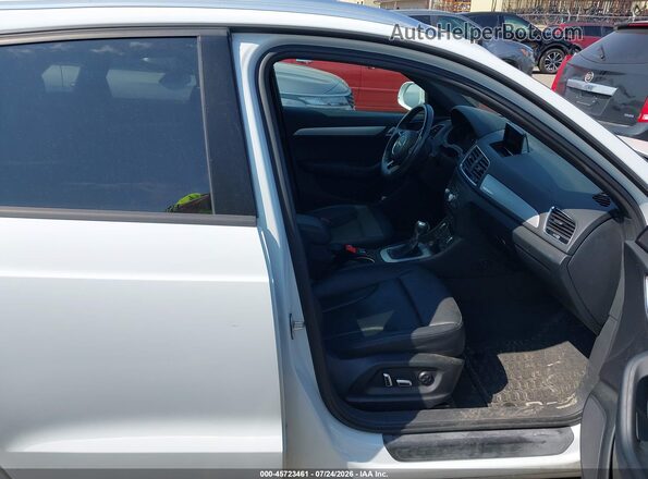 WA1ECCFS4HR017621 2017 AUDI Q3 White Front interior view