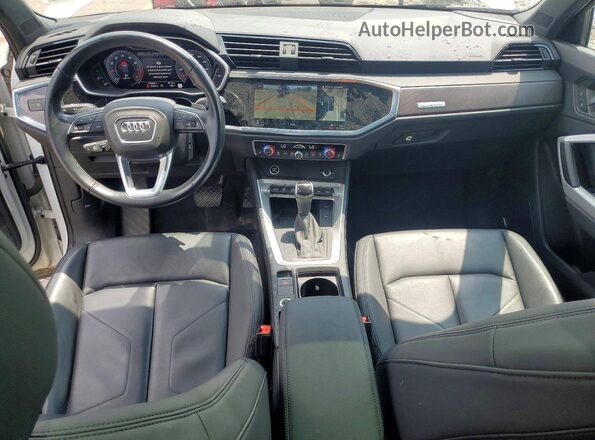 WA1EECF31M1014820 2021 AUDI Q3 White Dashboard view