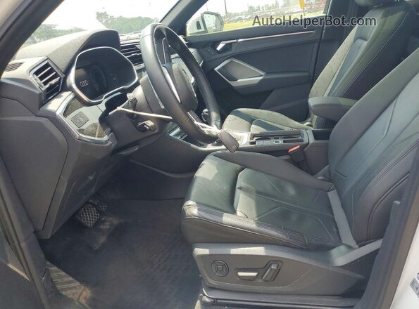 WA1EECF31M1014820 2021 AUDI Q3 White Front interior view