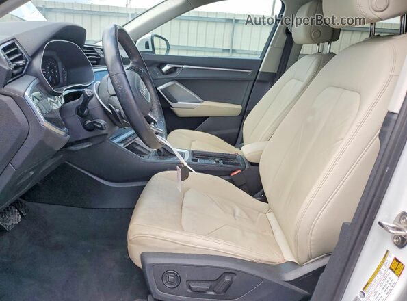 WA1EECF31P1102688 2023 AUDI Q3 White Widok wnętrza z przodu