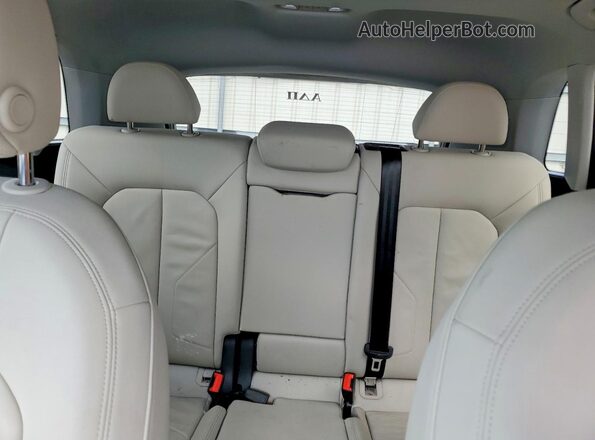 WA1EECF31P1102688 2023 AUDI Q3 White Widok tylnych siedzeń