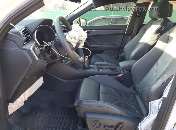 WA1EECF31R1090822 2024 AUDI Q3 White წინა სალონის ხედი