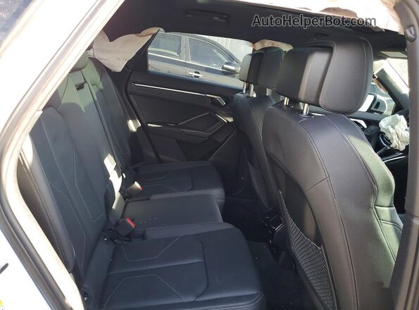 WA1EECF31R1090822 2024 AUDI Q3 White უკანა სავარძლების ხედი