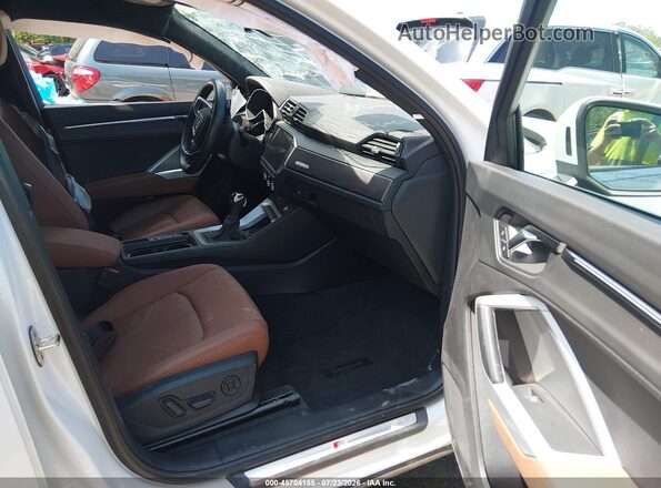 WA1EECF32M1130902 2021 AUDI Q3 White Vista interior delantera