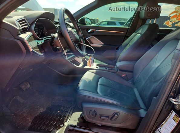 WA1EECF32N1047097 2022 AUDI Q3 Black Front interior view