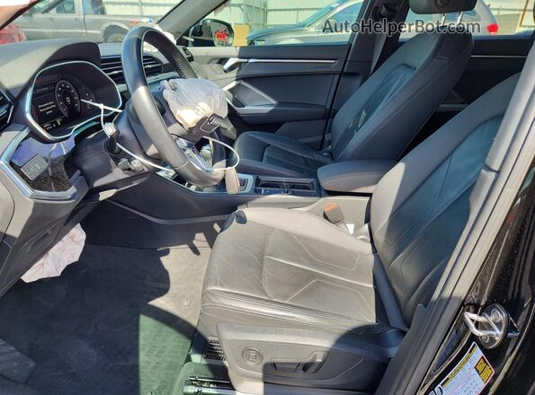 WA1EECF33L1088478 2020 AUDI Q3 Silver წინა სალონის ხედი