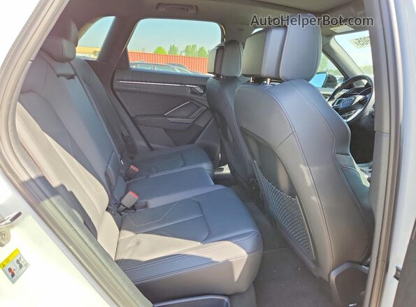 WA1EECF33P1041618 2023 AUDI Q3 White Вид задньої частини салону
