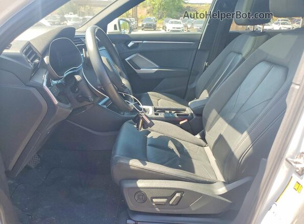 WA1EECF33P1150936 2023 AUDI Q3 White Вид салону спереду