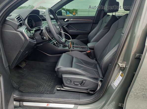 WA1EECF33R1138787 2024 AUDI Q3 Серый Вид салона спереди