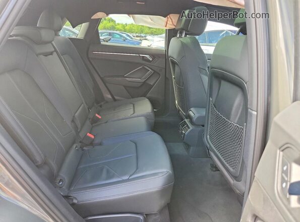 WA1EECF34M1117603 2021 AUDI Q3 Gray Widok wnętrza z tyłu