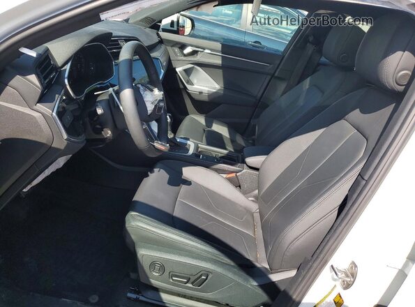 WA1EECF35R1182659 2024 AUDI Q3 White წინა სალონის ხედი